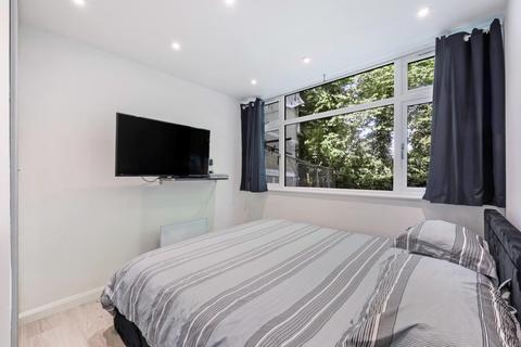 3 bedroom flat for sale - Kingston Road, Ewell