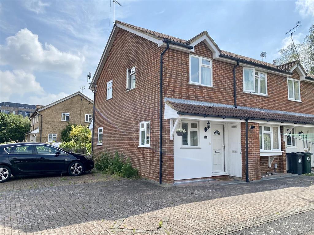 Bowens Field, Ashford 2 bed semidetached house £220,000