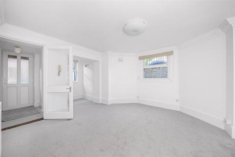Flat H, Blakeney Hall, 1 Blakeney Road, Beckenham, BR3 1HA