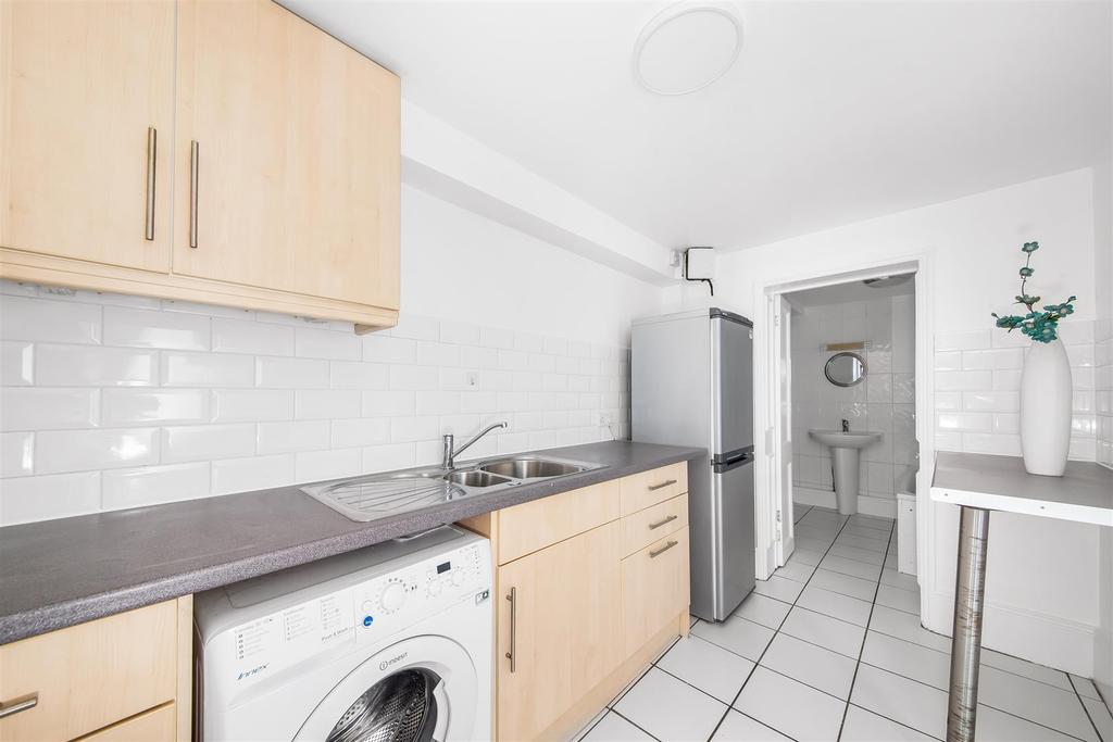 Kitchen/bathroom