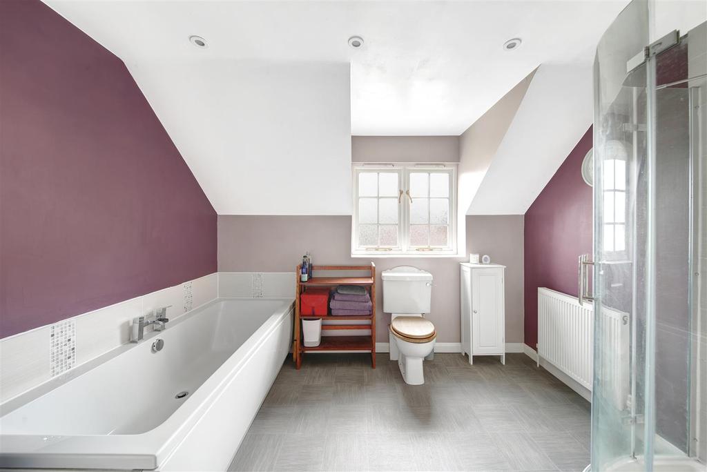 Fouur piece bathroom suite