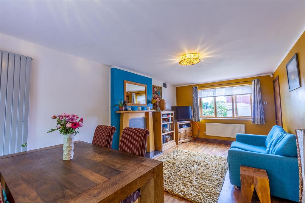 Dual aspect lounge