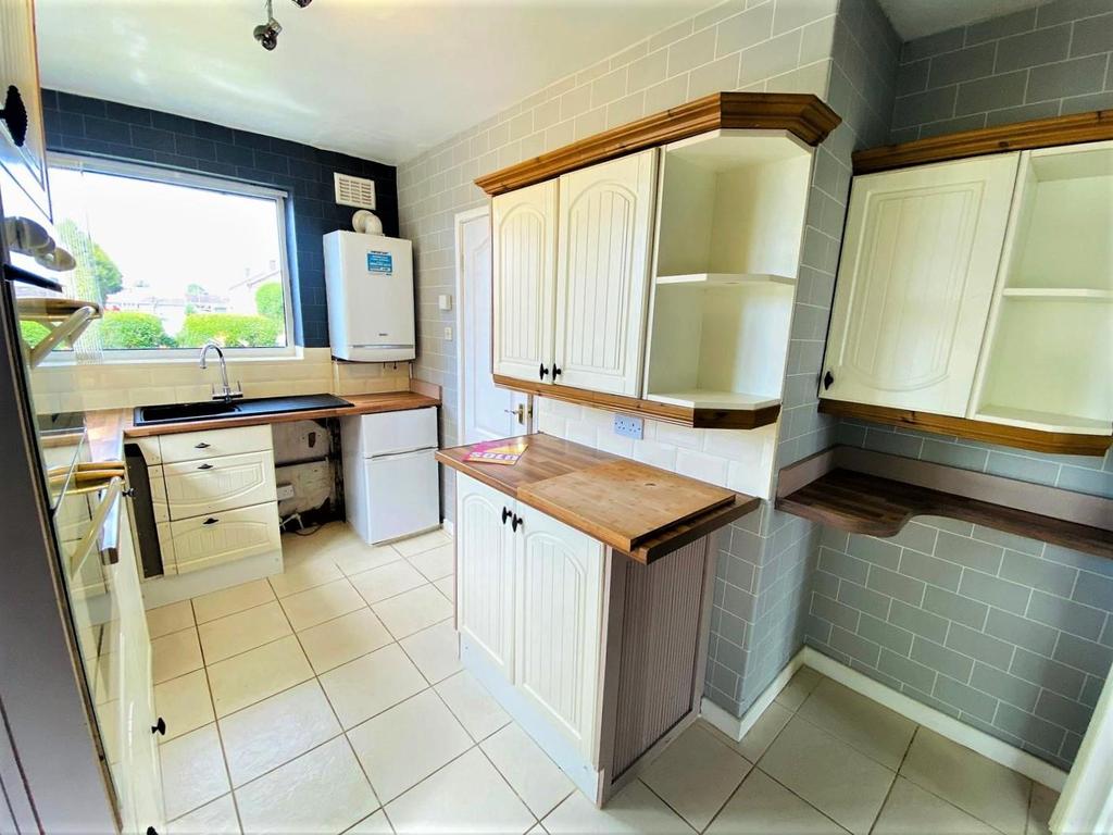 Station Road, Gilberdyke, Brough 2 bed semidetached bungalow £150,000