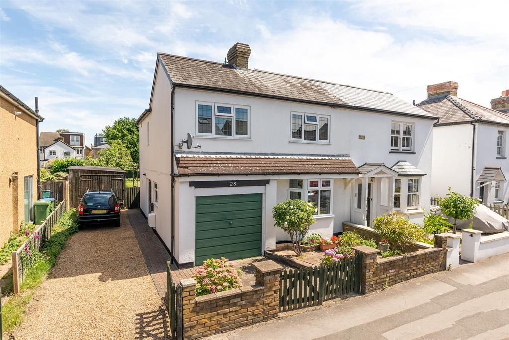 Sunbury Lane, WaltonOnThames 3 bed semidetached house £650,000