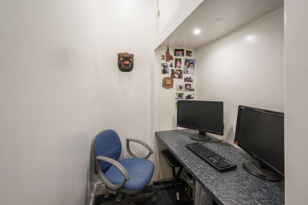 Dressing Room / Office