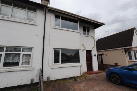3 bedroom semi-detached house to rent - Thornford Gardens, Southend-On-Sea
