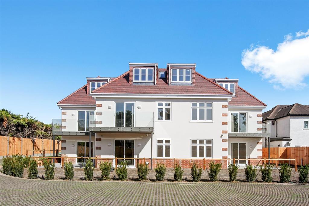 Tudor Gardens, Kingsbury, London 2 bed apartment £1,800 pcm (£415 pw)