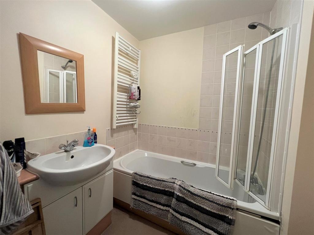 FAMILY BATHROOM.jpg