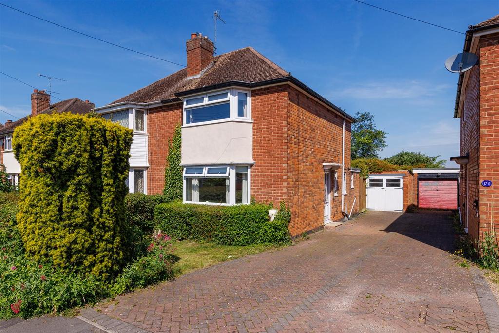 Kinross Road, Leamington Spa 2 bed semidetached house £300,000
