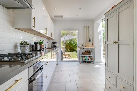 undefined, Heythorp Street, London