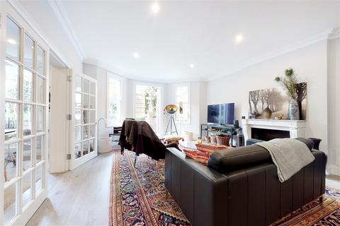 4 bedroom flat for sale, Fellows Road, London