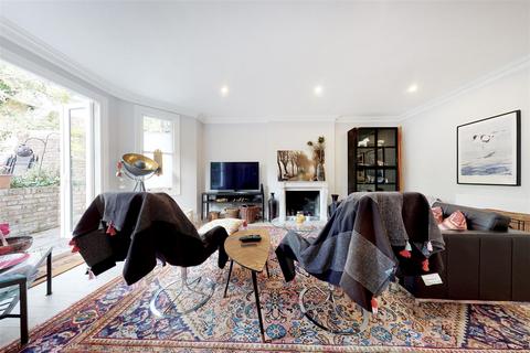 4 bedroom flat for sale, Fellows Road, London