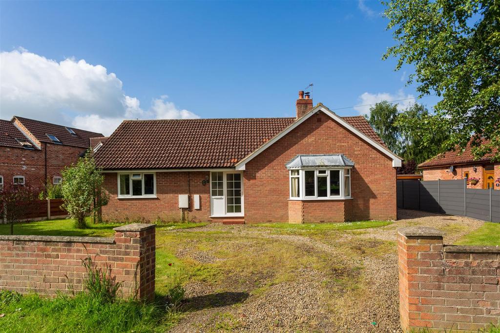 Moor Lane, Strensall, York 2 bed detached bungalow £400,000