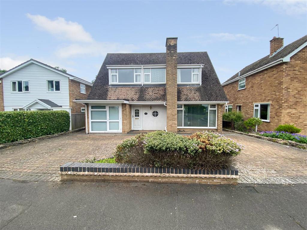 Blacklow Road, Warwick 3 bed detached house £475,000