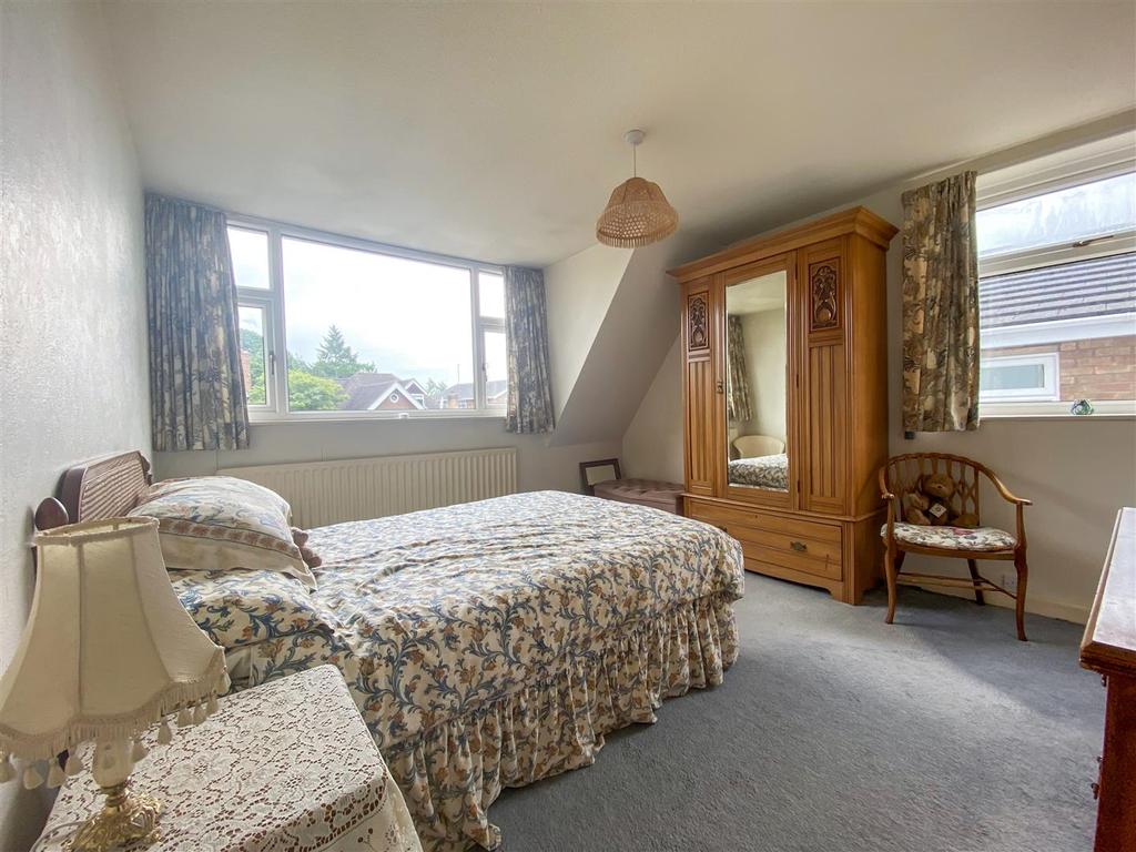 Bedroom 1.jpg
