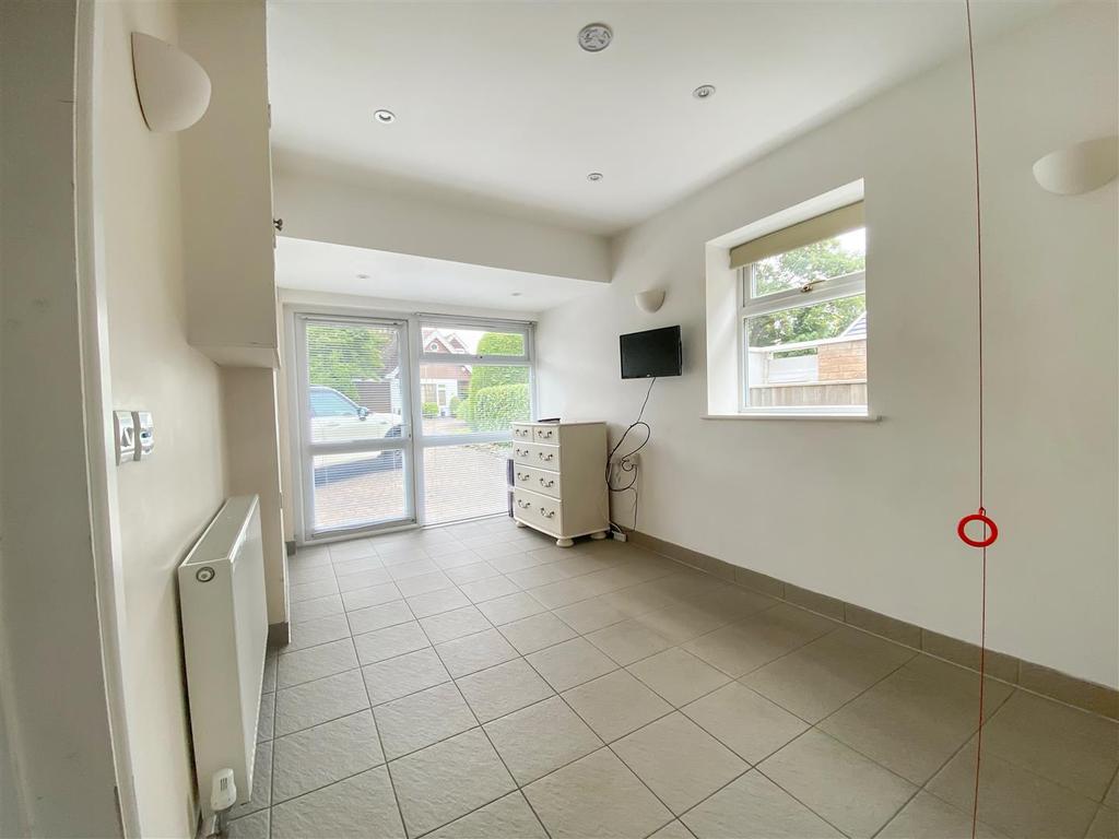Bedroom 4.jpg