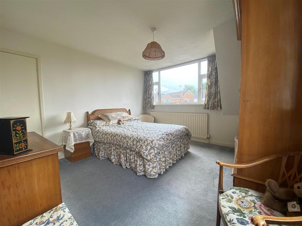 Bedroom 1a.jpg