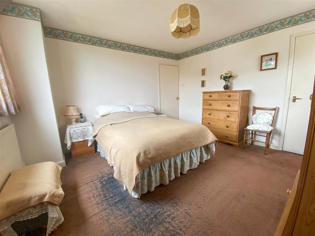 Bedroom 2a.jpg
