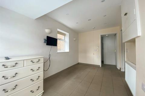 17 Blacklow Road, Warwick, CV34 5SZ