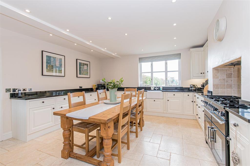 Kitchen 1.jpg