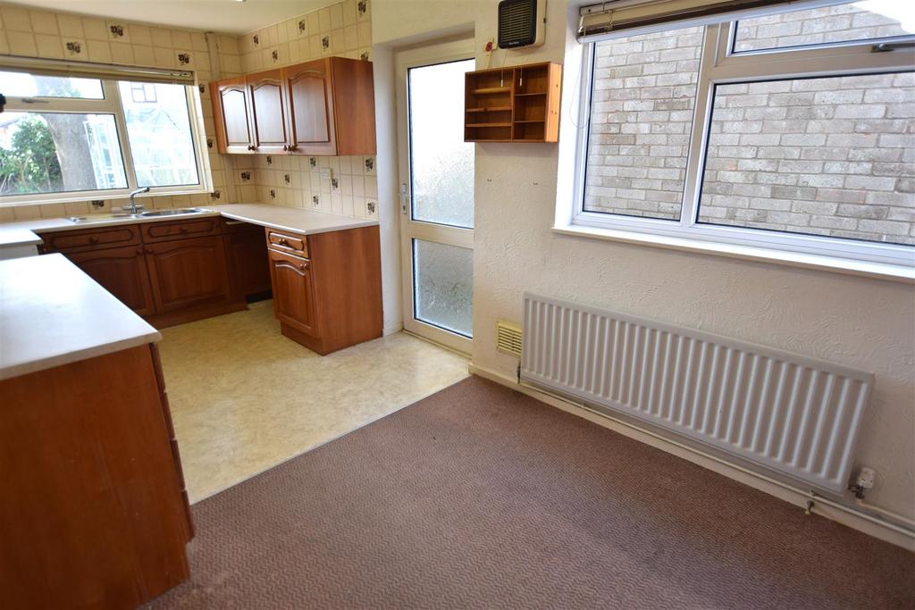 The Deans, Portishead 3 bed detached bungalow £350,000