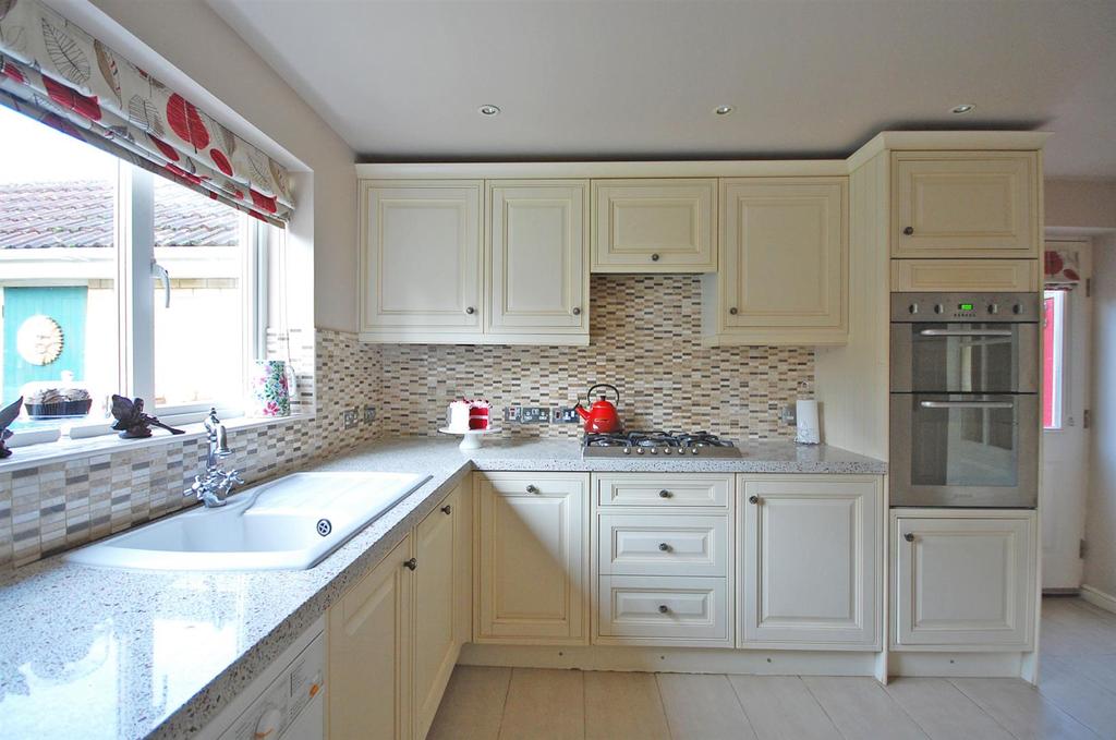 Kitchen c.jpg