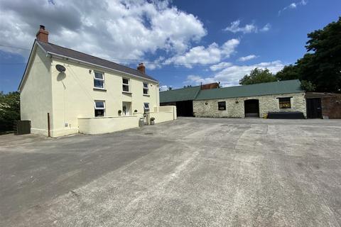 Llyscynnen Henfwlch Road, Carmarthen, SA33 6AJ