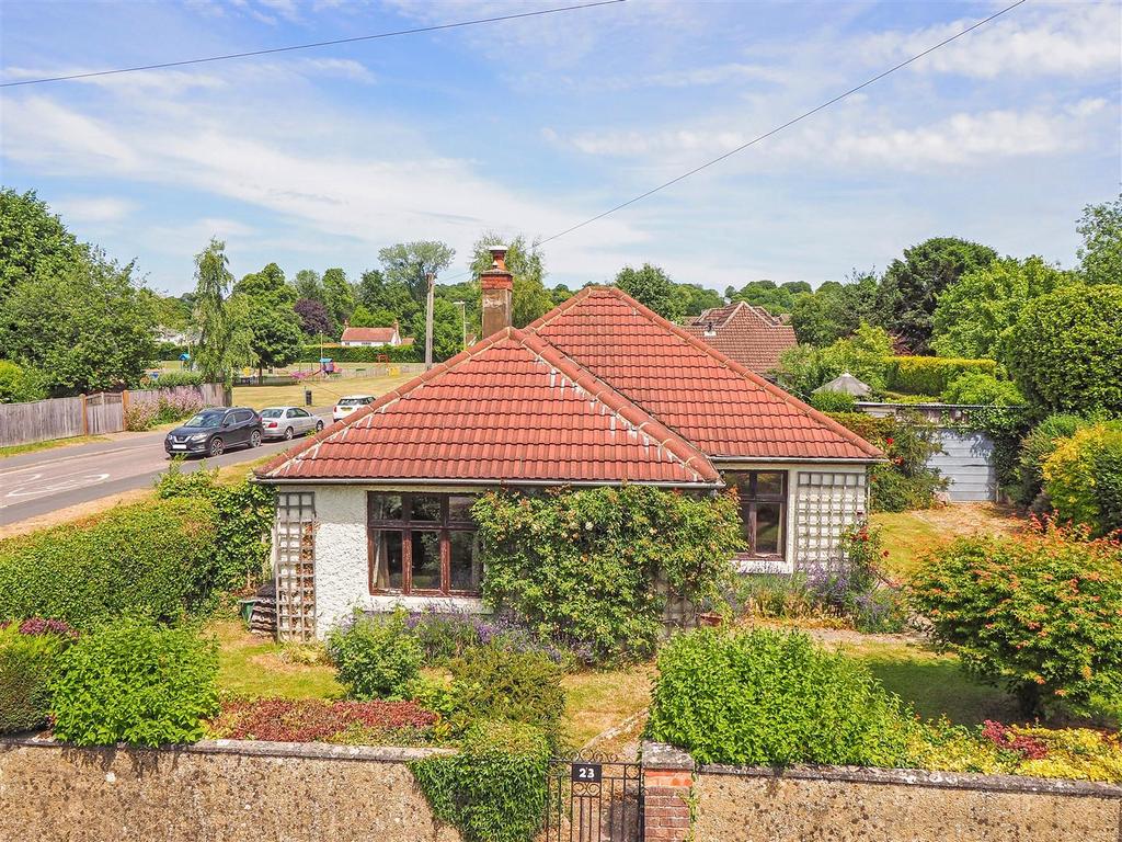 Micheldever Road, Whitchurch 3 bed detached bungalow £480,000