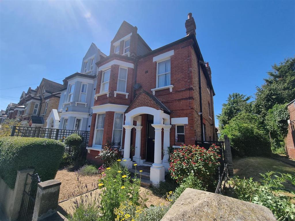 Barrow Road, SW16 5 bed semidetached house £1,250,000