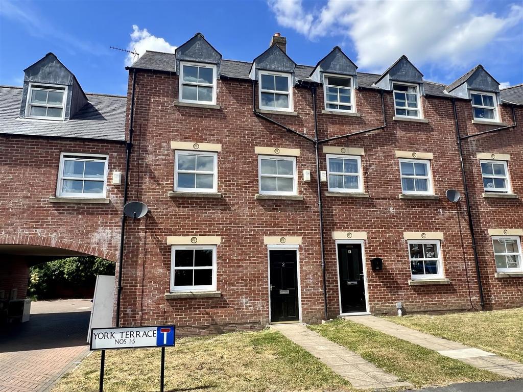 Skelton Crescent, Market Weighton, York 3 bed terraced house £165,000