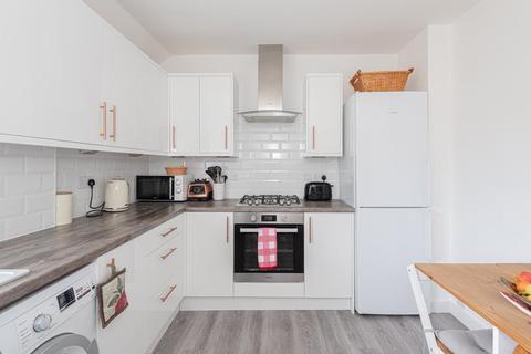 3b Parkhurst, Epsom, KT19 8QZ