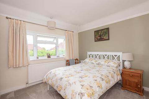 3b Parkhurst, Epsom, KT19 8QZ