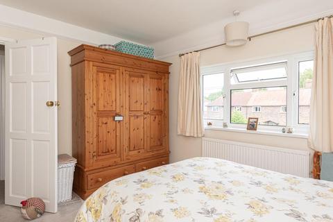 3b Parkhurst, Epsom, KT19 8QZ