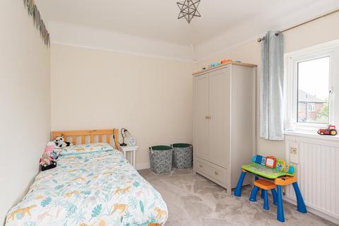 3b Parkhurst, Epsom, KT19 8QZ
