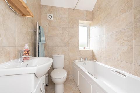 3b Parkhurst, Epsom, KT19 8QZ