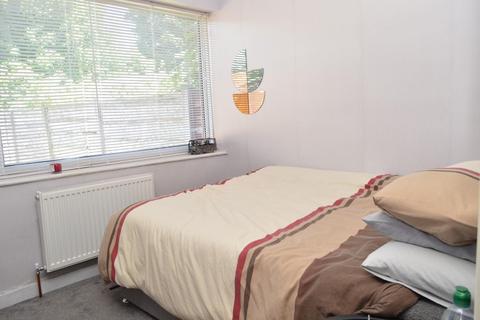 10 Cotswold Avenue, Chadderton, Oldham, OL9 8PJ