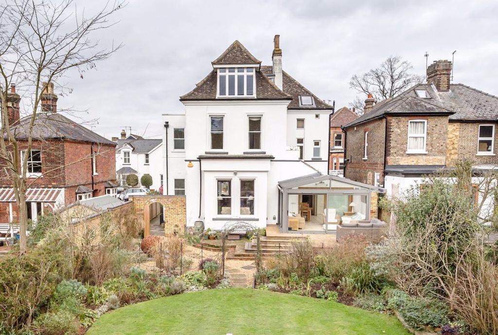 Grange Road, Stortford 5 bed house £3,750 pcm (£865 pw)