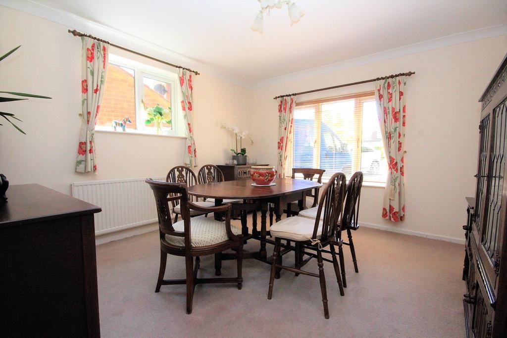 Mitre Copse, Eastleigh 4 bed detached house £550,000