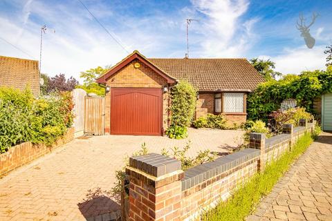 19 Hornbeam Close, Theydon Bois, Epping, CM16 7JT