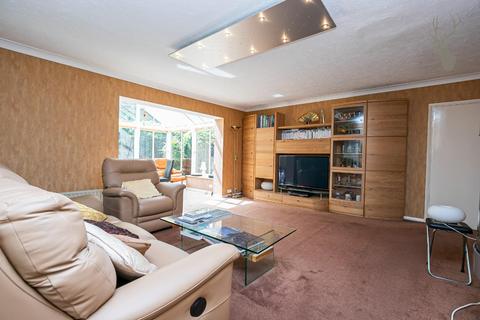 19 Hornbeam Close, Theydon Bois, Epping, CM16 7JT