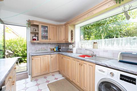 19 Hornbeam Close, Theydon Bois, Epping, CM16 7JT