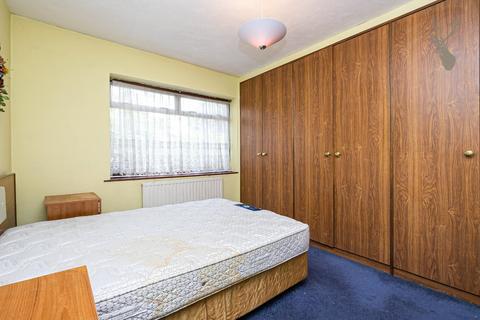19 Hornbeam Close, Theydon Bois, Epping, CM16 7JT