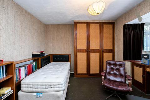 19 Hornbeam Close, Theydon Bois, Epping, CM16 7JT
