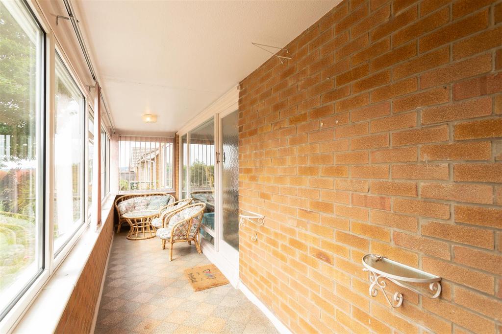 Middlebeck Drive, Arnold 4 bed detached house £265,000
