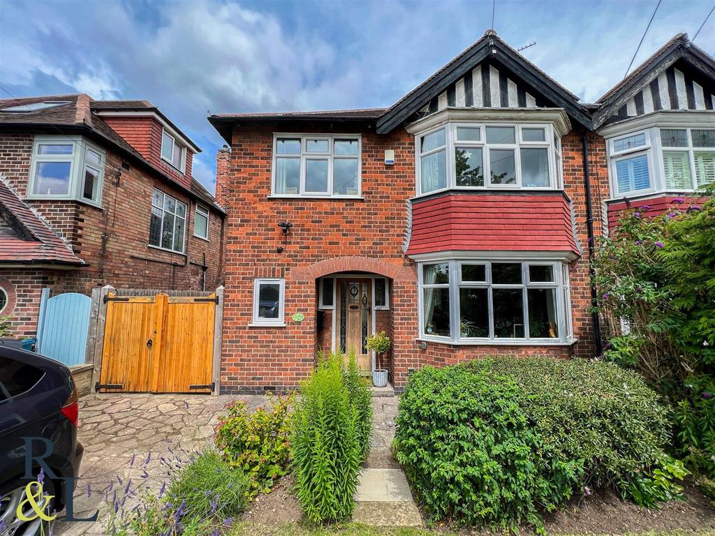 Davies Road, West Bridgford, Nottingham 3 bed semidetached house £