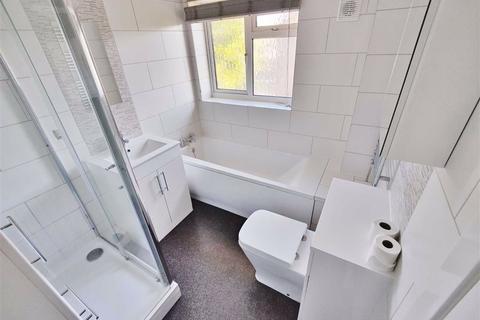 3 bedroom terraced house to rent - Mountdale Gardens, Leigh On Sea, Essex
