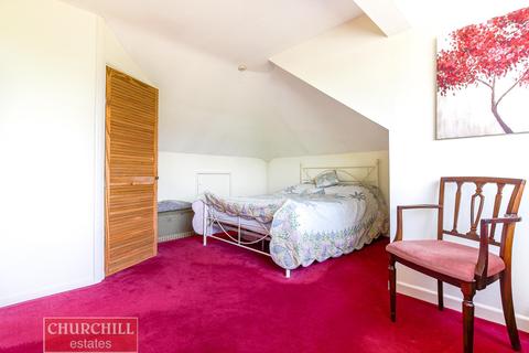 15 Kensington Drive, Woodford Green, IG8 8LR