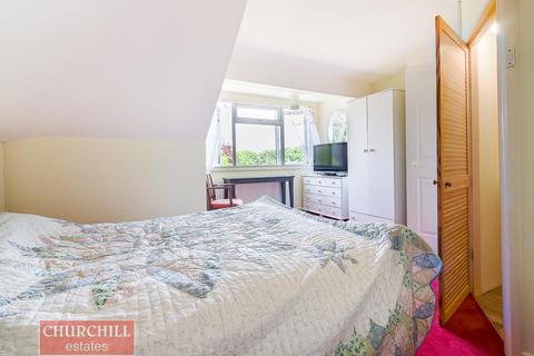 15 Kensington Drive, Woodford Green, IG8 8LR