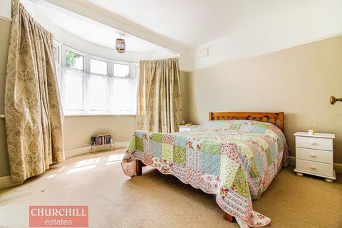 15 Kensington Drive, Woodford Green, IG8 8LR