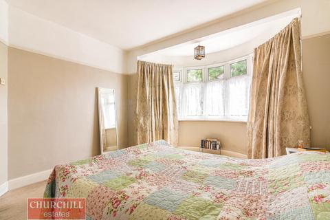 15 Kensington Drive, Woodford Green, IG8 8LR